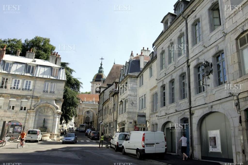 L'Appartement Du Voisin D'Hugo Besancon Exterior photo